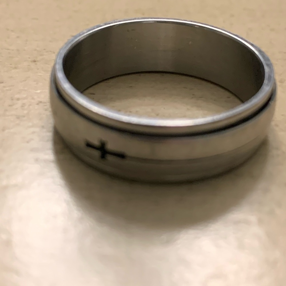 Men’s Ring size 13 Silver Tone Spinner Cross Design